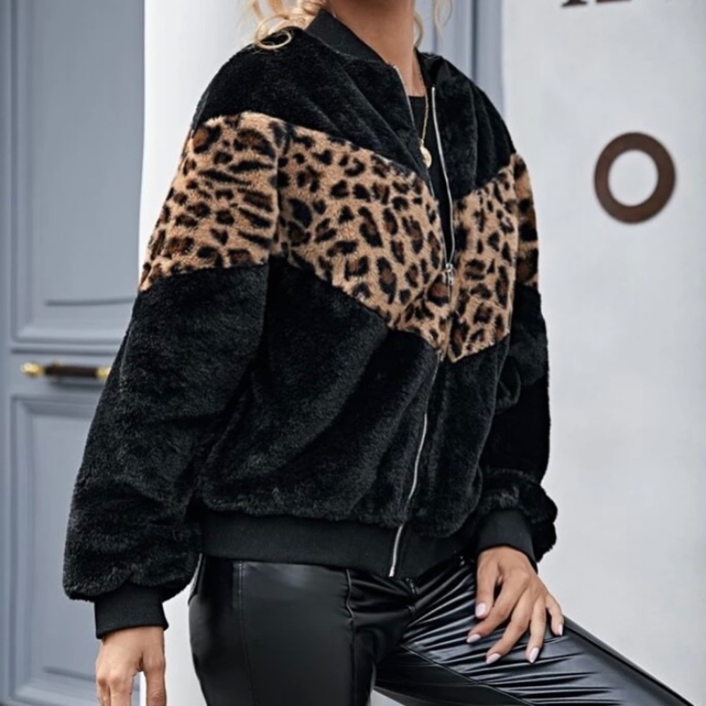 🆕 Leopard Striped Teddy Bomber Jacket ♥️